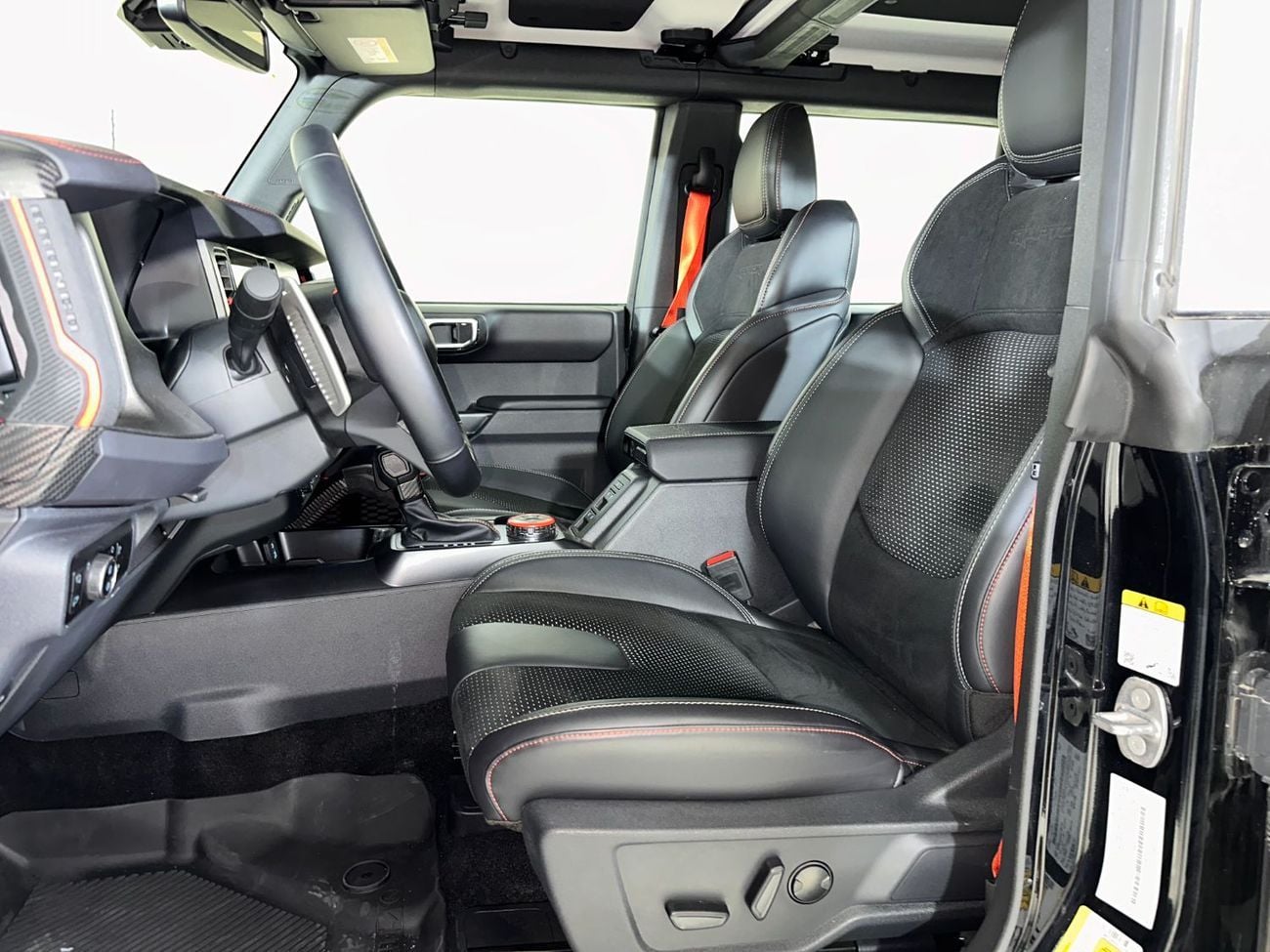 فورد برونكو RAPTOR B4D4925SB / AL TAYER MOTORS AL QOUZ SHOWROOM
