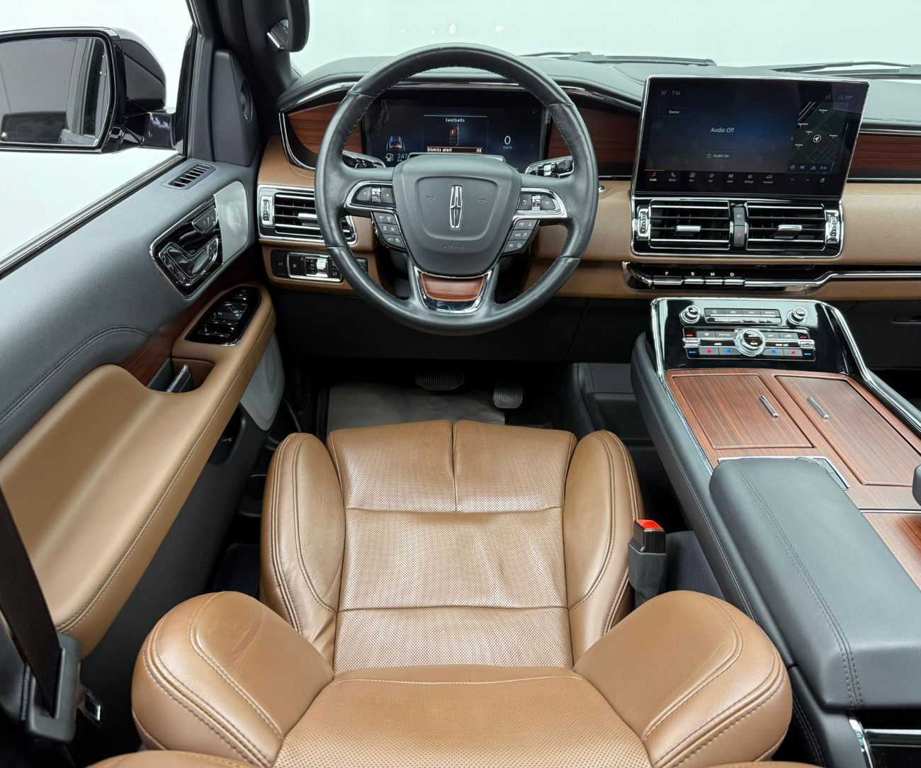 Lincoln Navigator Presidential 3.5L 2023 Lincoln Navigator Presidential, 2028 Lincoln Warranty + Service Pack, Very Lo