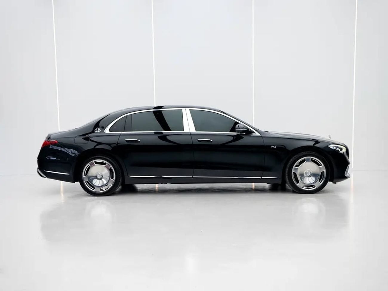 مرسيدس مايباخ S680 مايباخ 4 MATIC GCC SPECS | FIRST-CLASS 4-SEAT REAR CABIN | V12
