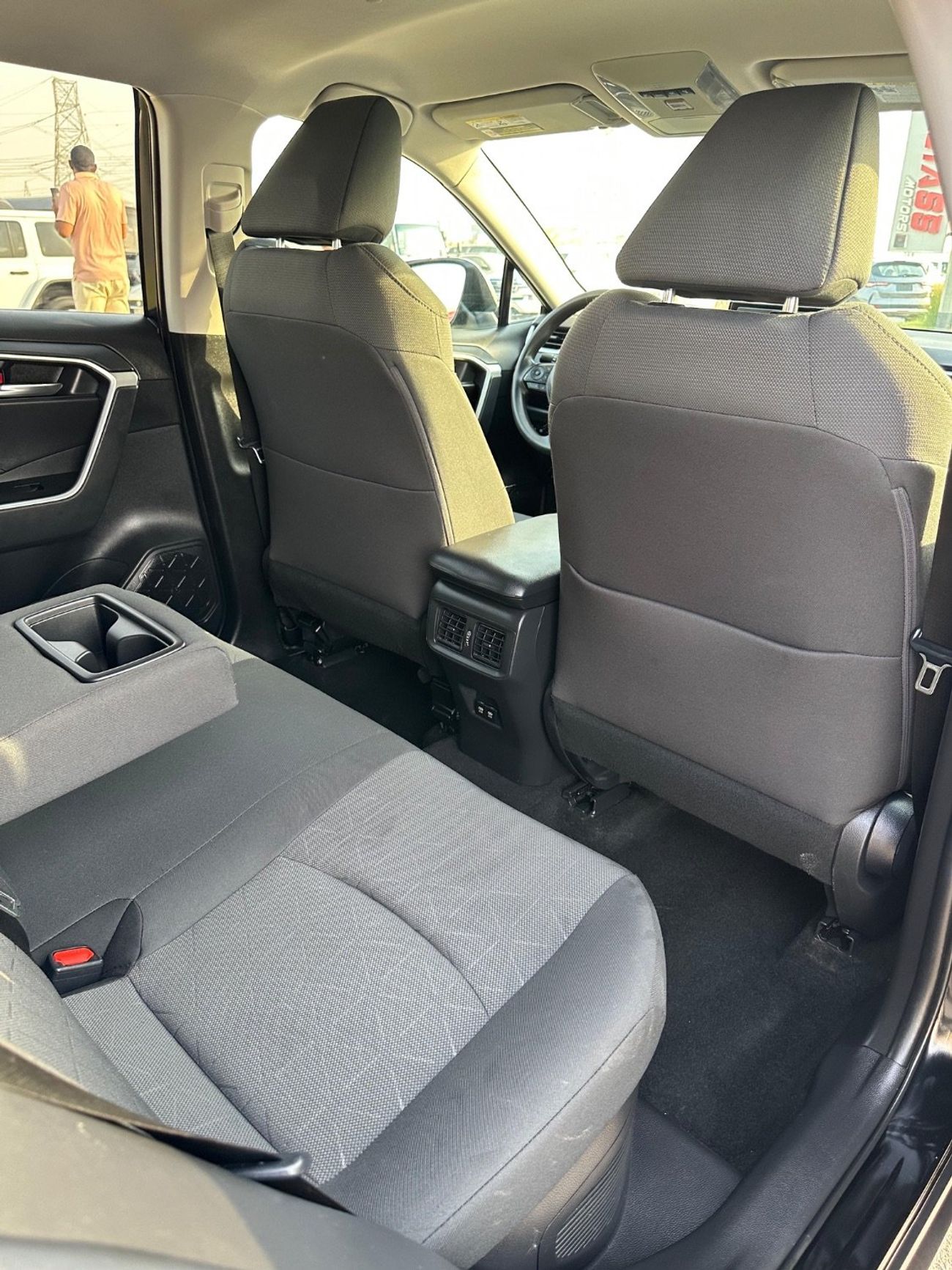 Toyota RAV4 Hybrid XLE 2.5L push start full option