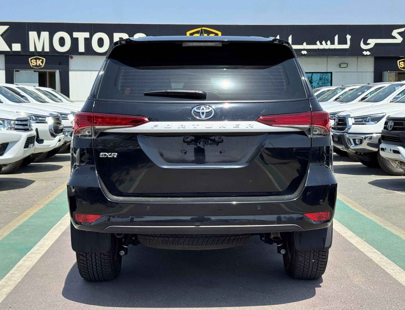 تويوتا فورتونر EXR/ V4 4WD/ LOW MILEAGE/  LEATHER / GCC / EXPORT ONLY / LOT#28398