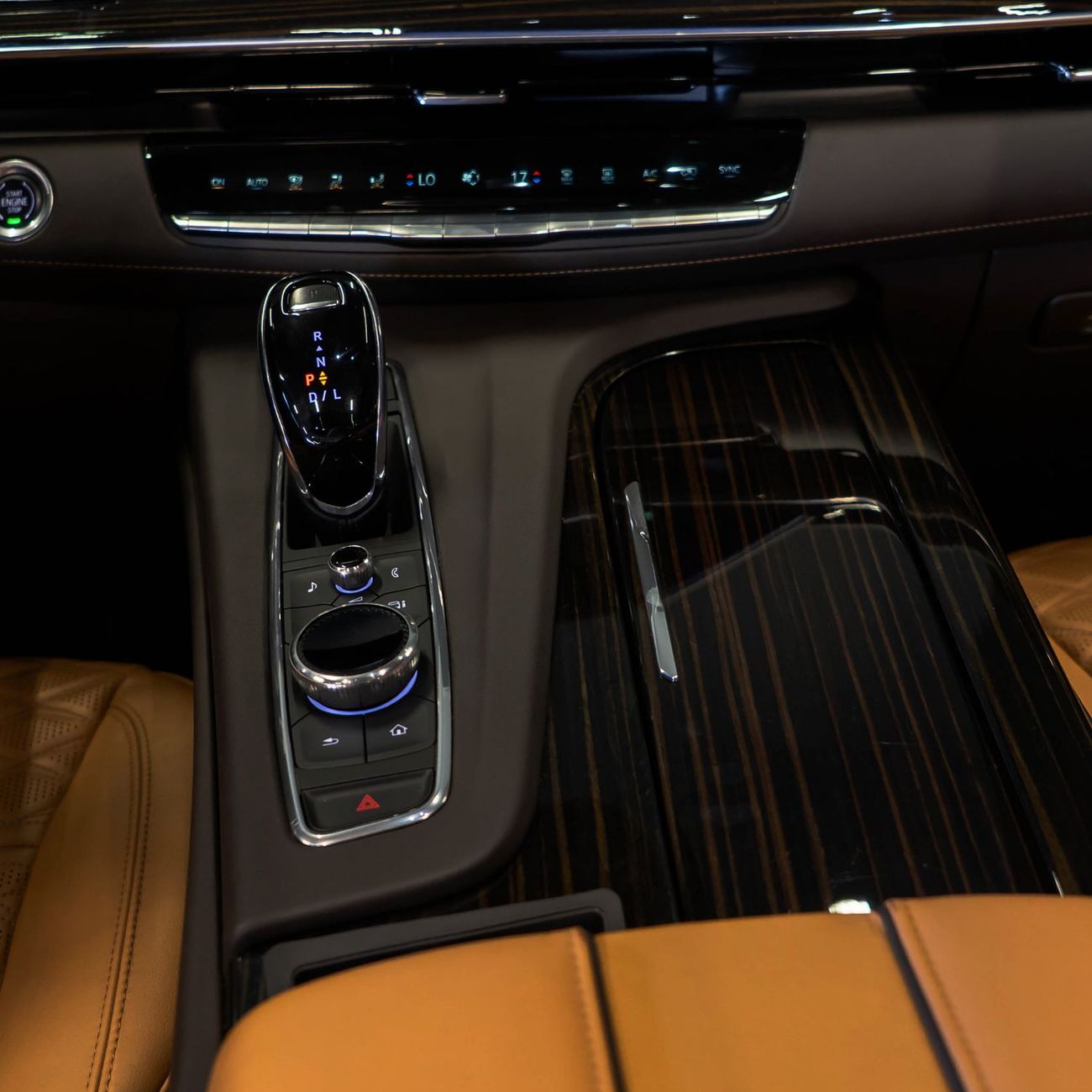 كاديلاك إسكالاد Premium Luxury Platinum 6.2L 4WD AED 4,407 pm • 0% Downpayment • Escalade Premium Luxury Platinum  •