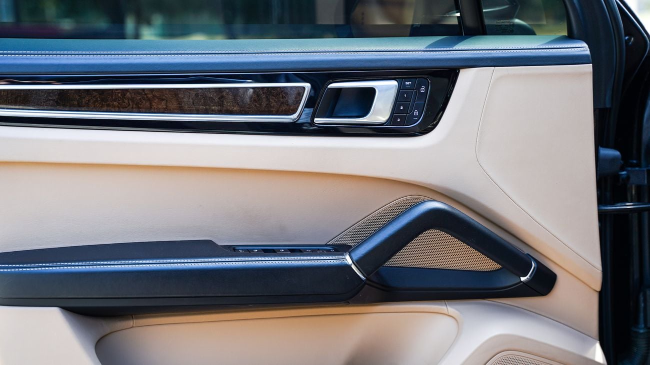 Porsche Cayenne Base