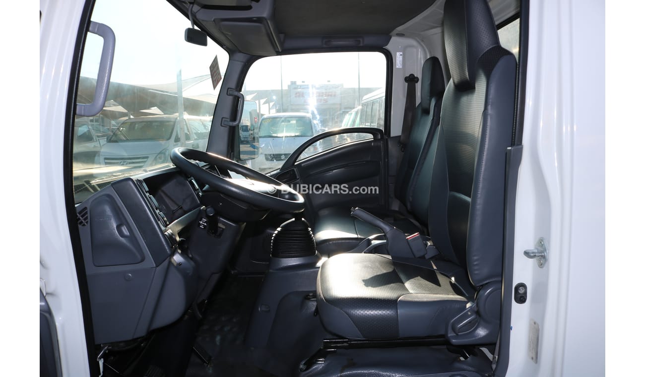 إيسوزو NPR BOX WITH TAIL LIFT 2015 PICKUP WITH GCC SPEC