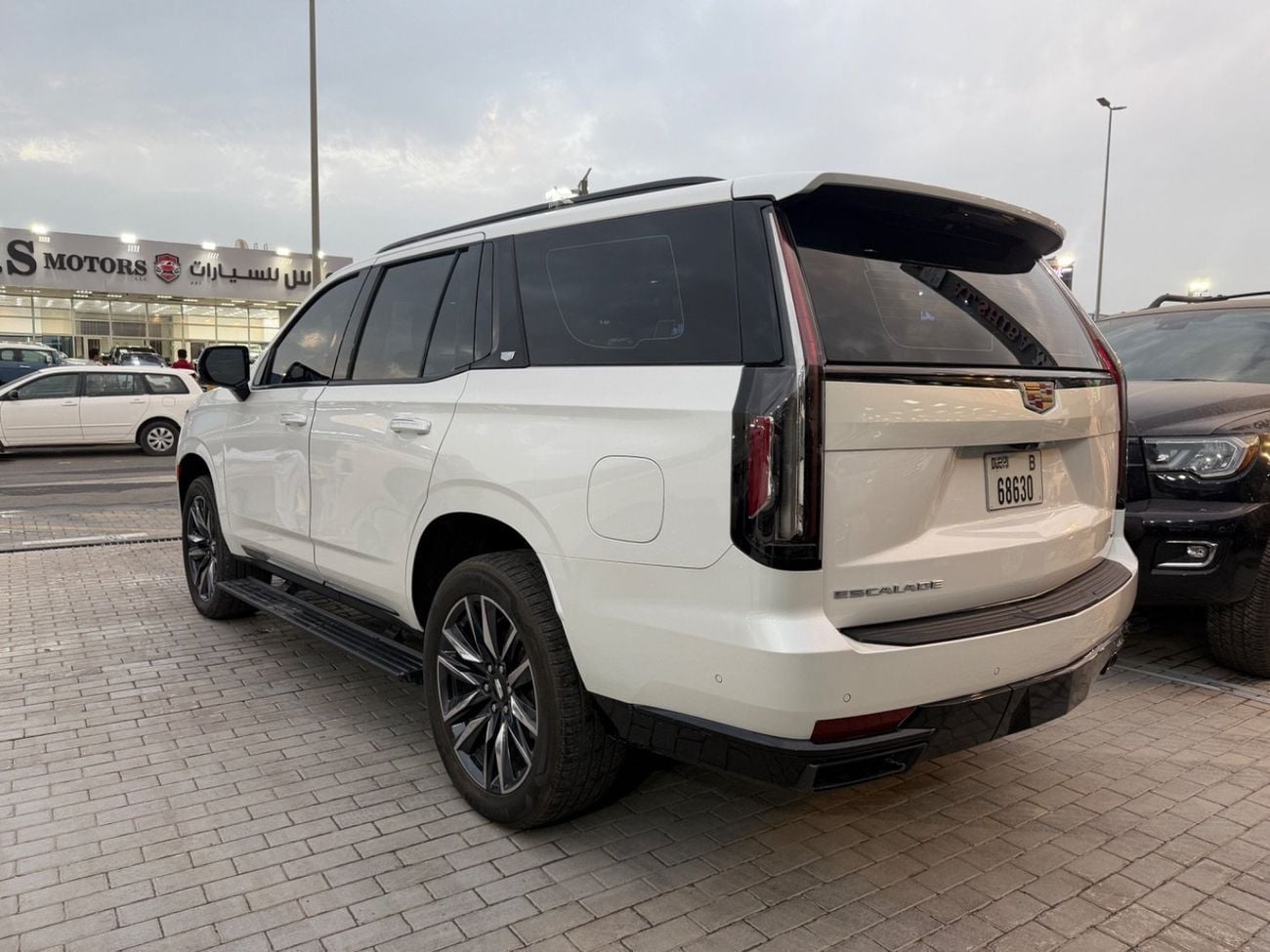 Cadillac Escalade SPORT PLATINUM Luxury 6.2L Luxury600 GCC.