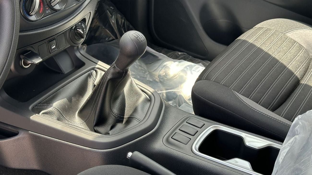 Nissan Navara Nissan Navara 2.5D XE 4X4 DC PLUS MT