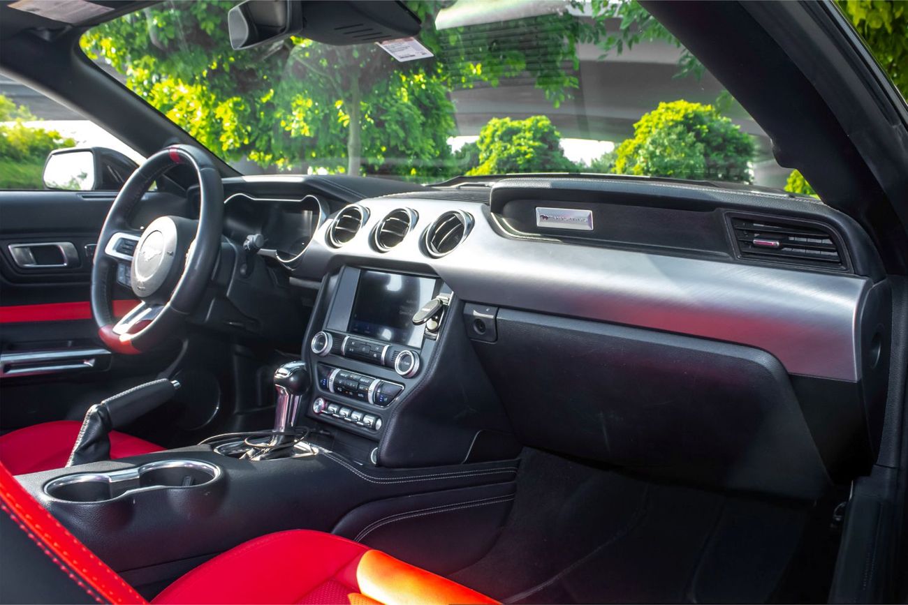 فورد موستانج EcoBoost Premium 2.3L Convertible M/T