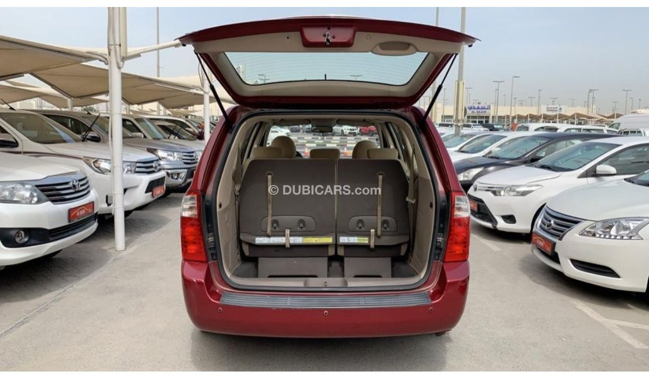 Used Kia Carnival 2015 with Sunroof Ref85 2015 for sale in Sharjah