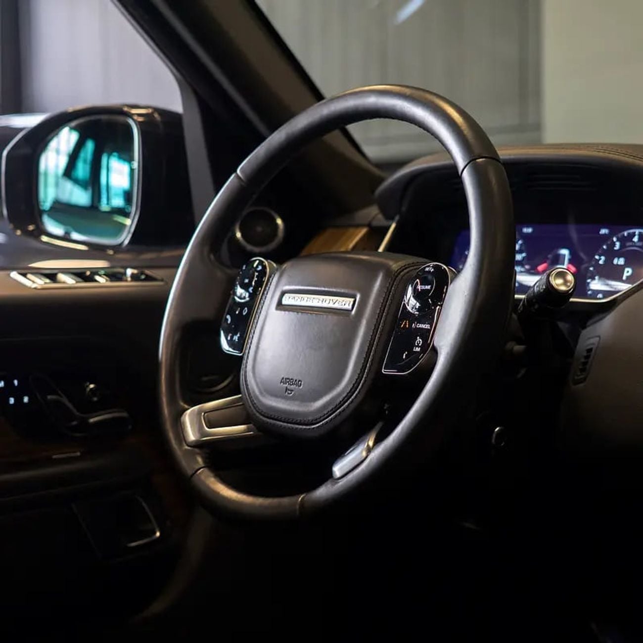 لاند روفر رينج روفر Vogue SE 5.0L 2,682 pm • 0% Downpayment • Vogue SE • 1 Year Warranty