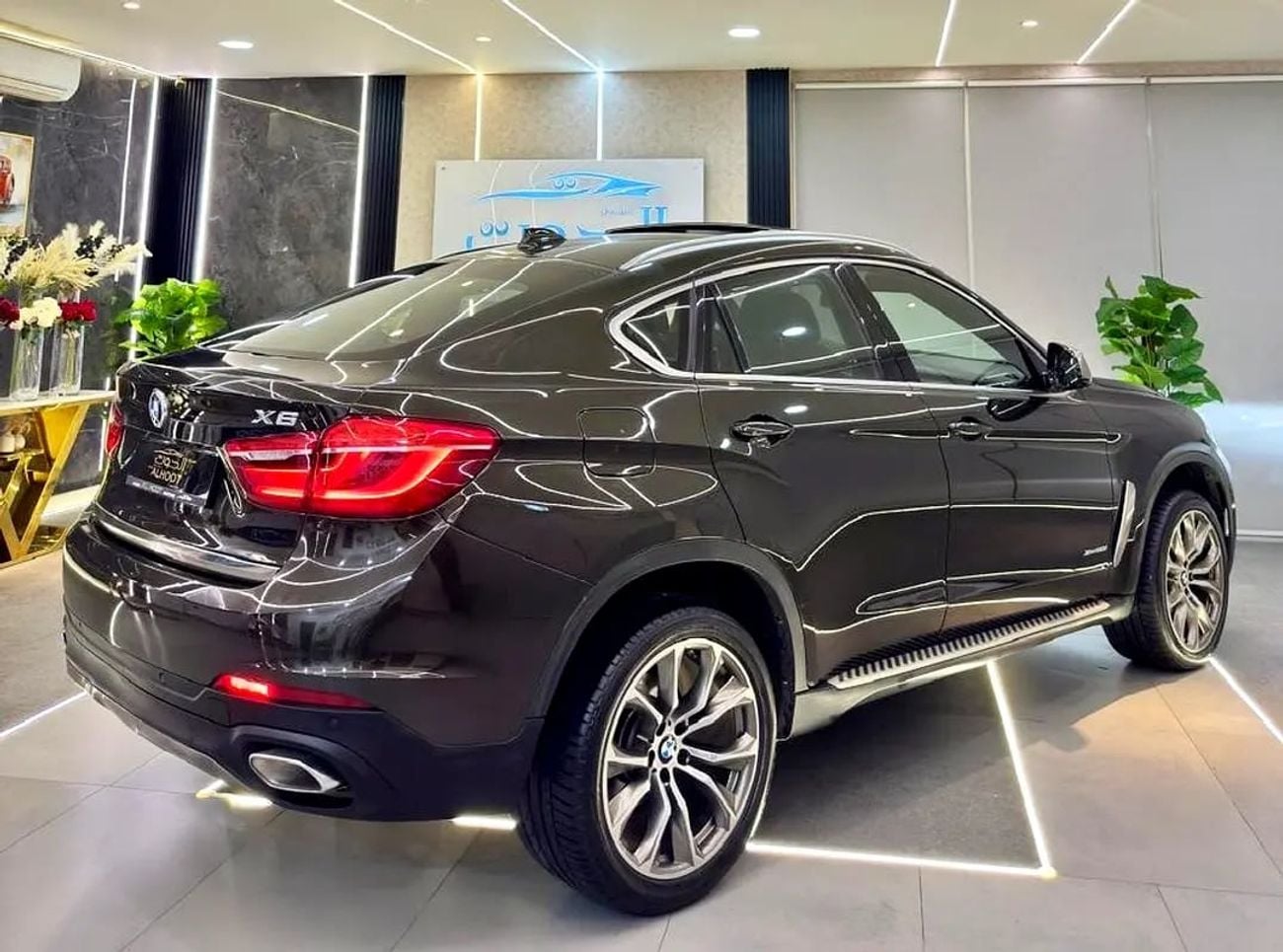 بي أم دبليو X6 35i EXCLUSIVE SPECIAL M KIT || WELL MAINTAINED || RADAR || TOP RANGE || GCC || LOW MILEAGE