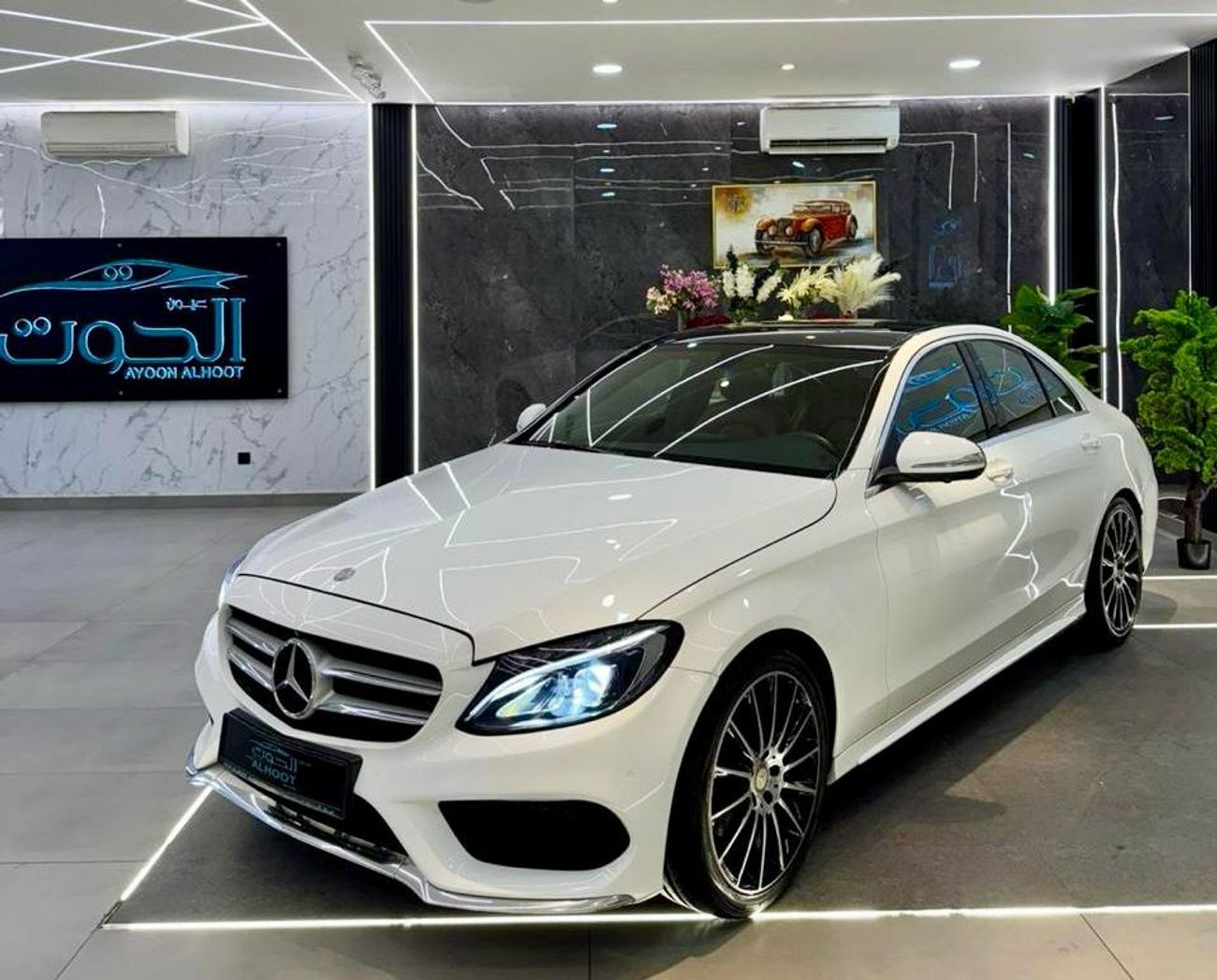 Mercedes-Benz C 200 AMG MERCEDES C200 || GCC || TOP OPTIONS || RED INTERIOR || FREE ACCIDENTS || PANORAMIC