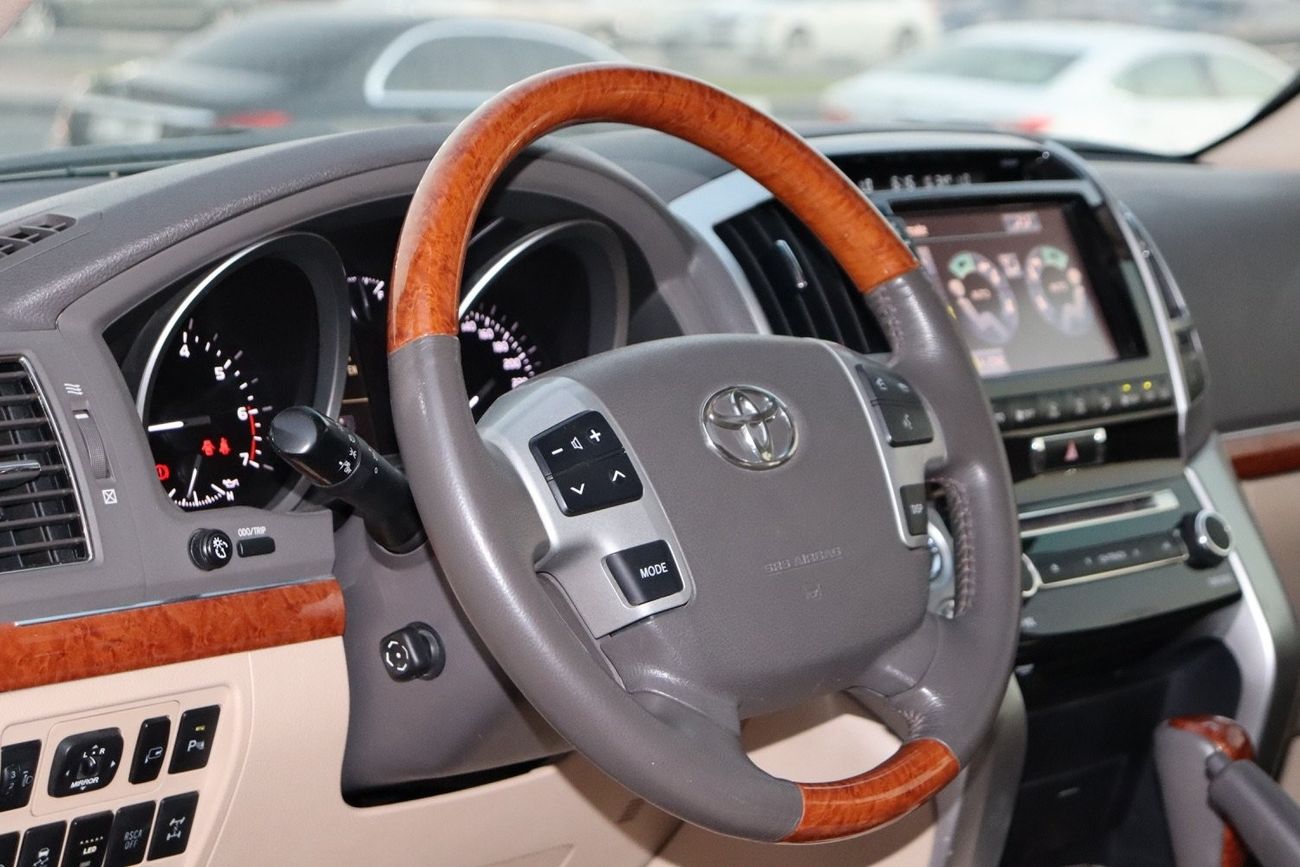 تويوتا لاند كروزر VXR