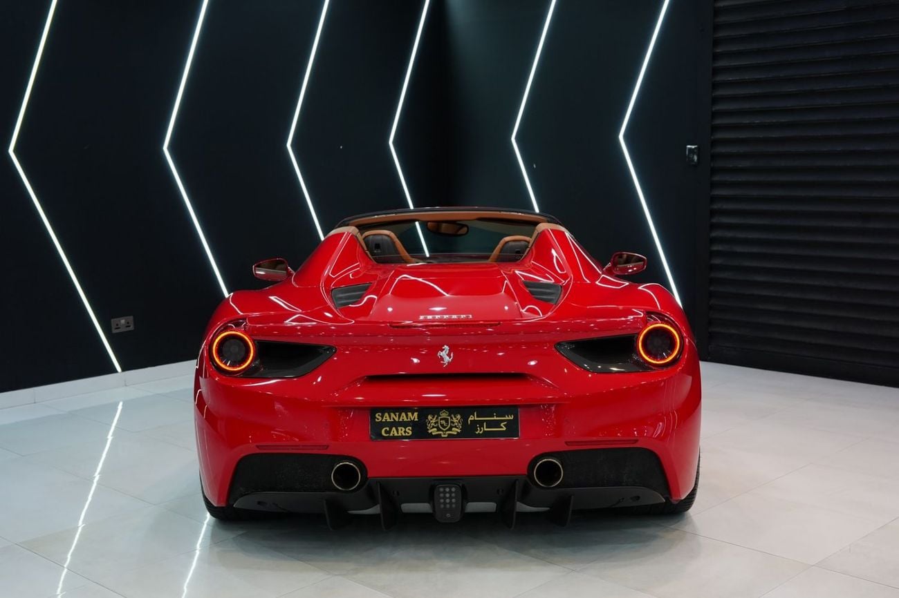 فيراري 488 سبايدر Spider Carbon Exterior/Interior, Passenger Display, GCC Specs!!