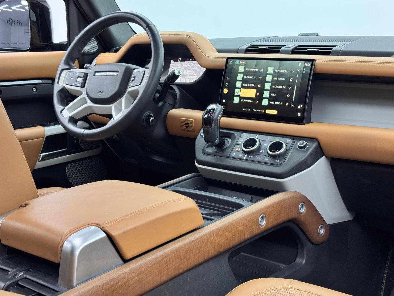 Land Rover Defender 2023 Land Rover Defender 130 P400 HSE, 2028 Land Rover Warranty and Service Contract,  GCC