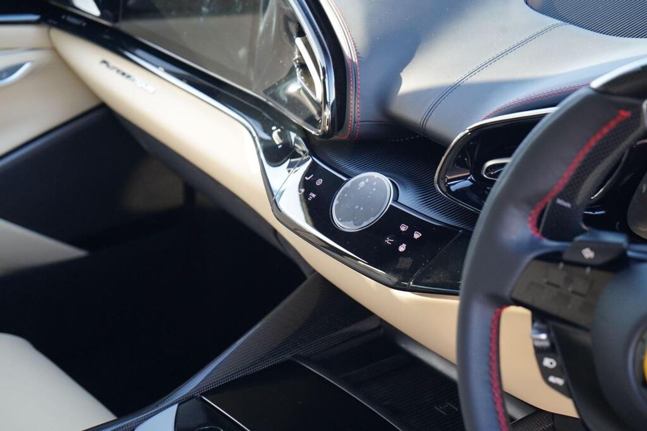 فيراري بوروسانجوي 6.5 V12 F1 DCT 4WD Euro 6 (s/s) 4dr (EXPORT ONLY)