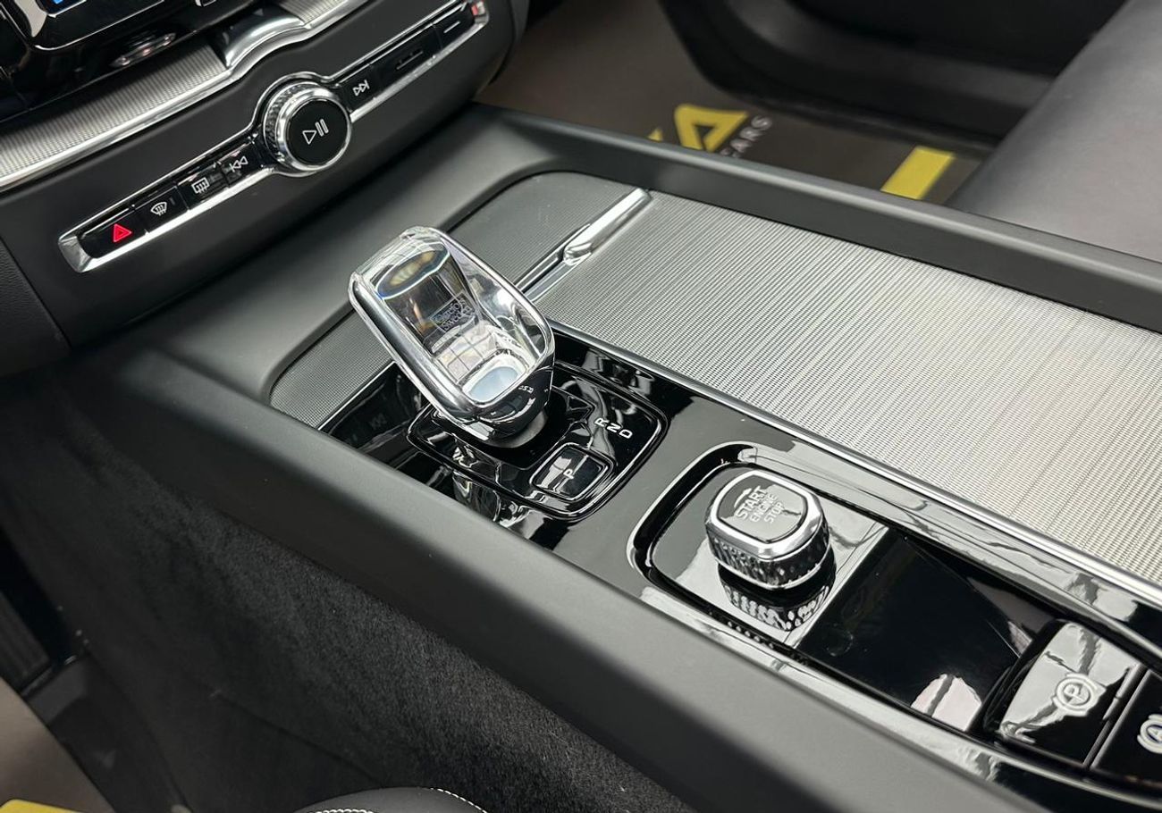 فولفو XC 60 2023 Volvo XC60 B5 Ultimate Dark, 2027 Volvo Warranty, Volvo Service History, GCC