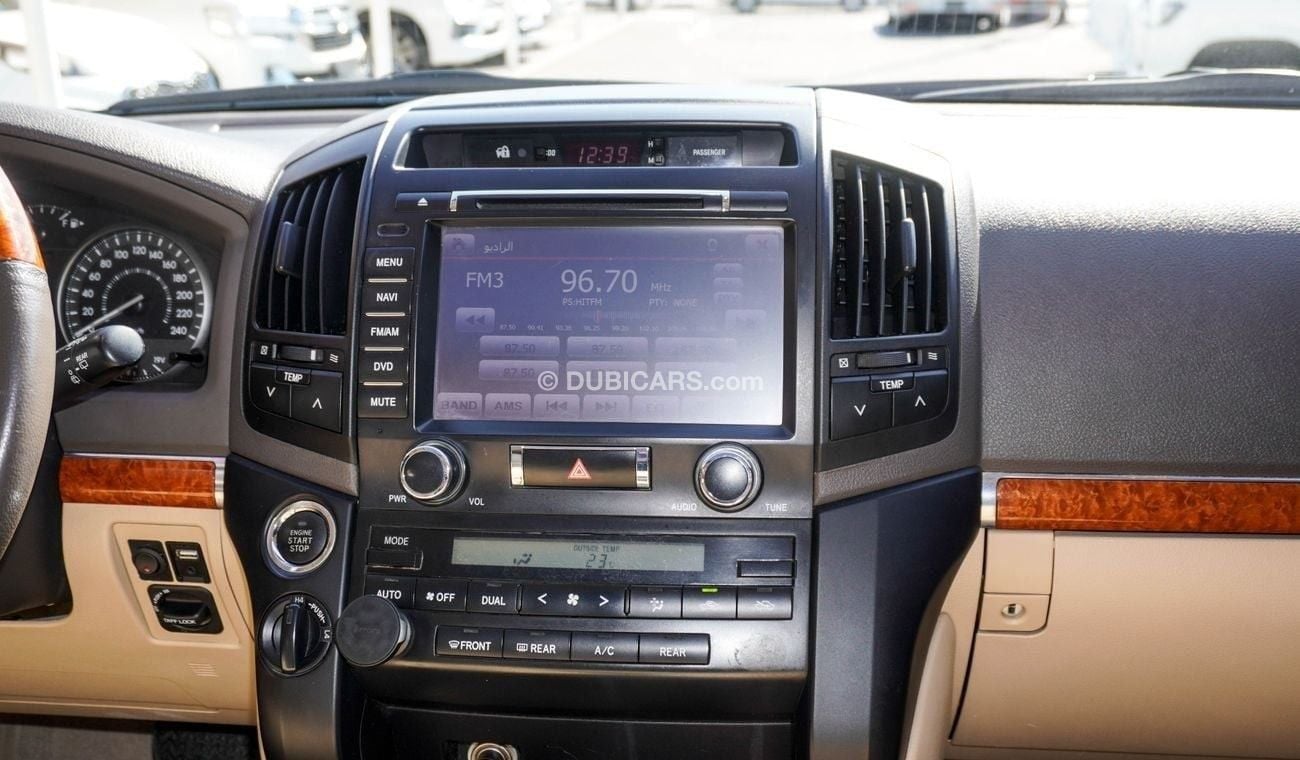 Toyota Land Cruiser GXR V8