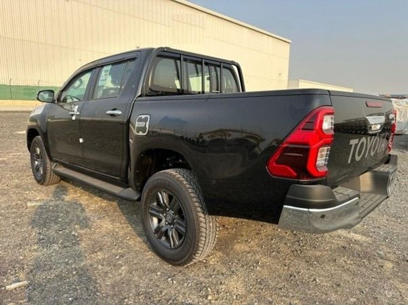 تويوتا هيلوكس 2026 Toyota Hilux SR5 Double Cab Pickup 4.0L V6 Petrol A/T 4x4 Export Only