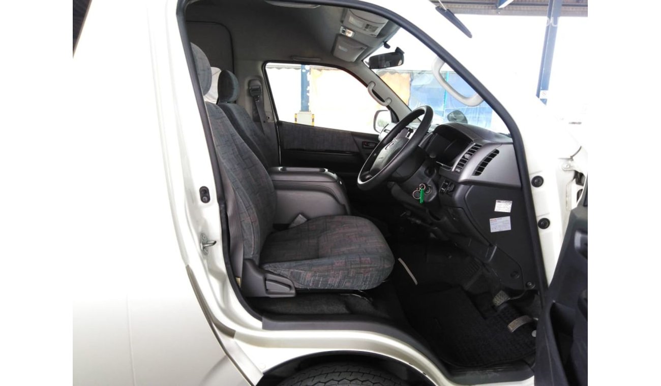 تويوتا هاياس Hiace Commuter RIGHT HAND DRIVE (Stock no PM 622 )