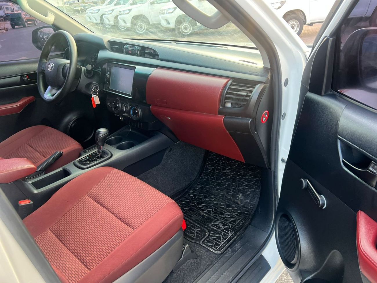 تويوتا هيلوكس 2022 Toyota Hilux GL 2.7L V4 - 4x4 AWD Original Paint - GCC -  Patrol Automatic