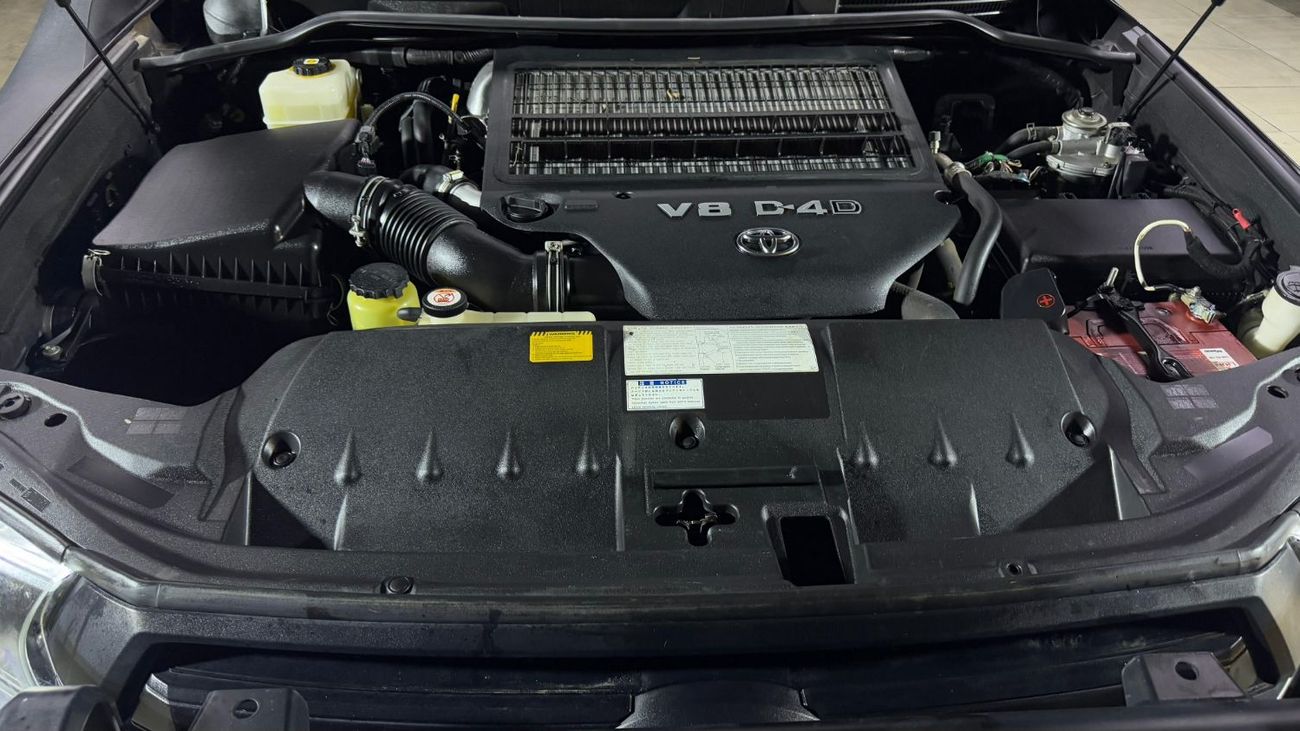 Toyota Land Cruiser 4,5 Liter Diesel Right Hand Drive Automatic Drive Grey Color