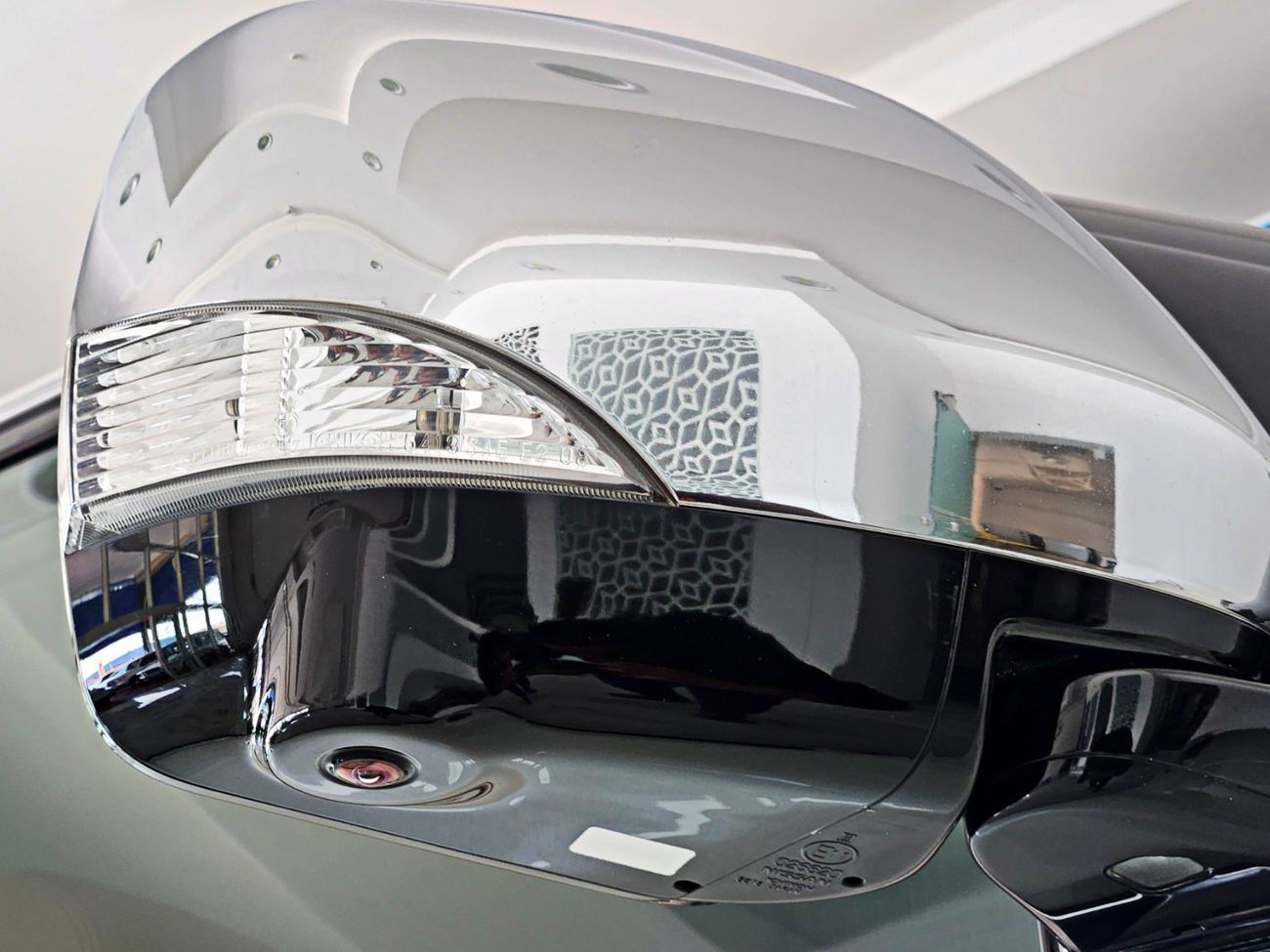 Nissan Patrol LE PLATINUM 5.6L V8 engine 7-speed automatic transmission