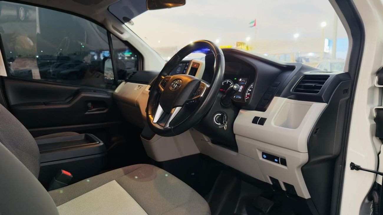 Toyota Hiace 4-SEATER | AUTOMATIC TRANSMISSION | 2.8L DIESEL | BACK CAMERA | PARKING SENSORS