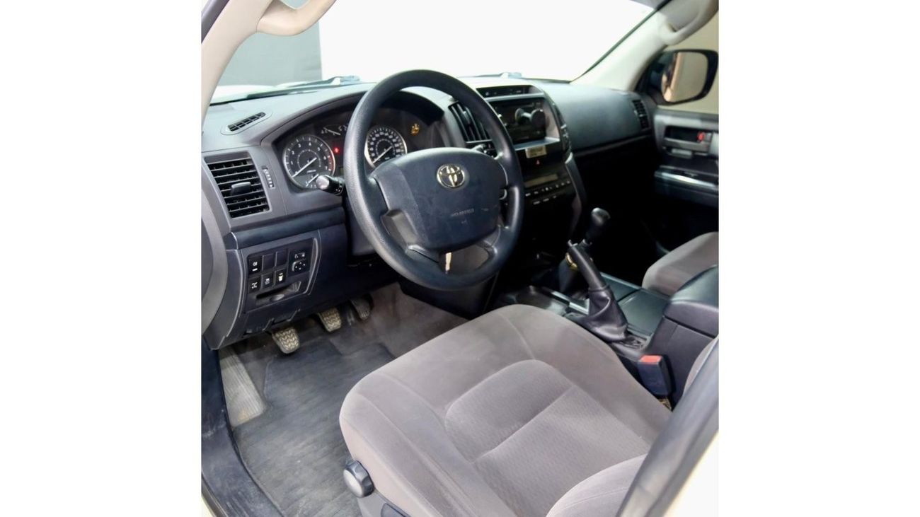 تويوتا لاند كروزر Std