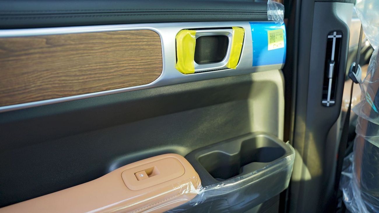 هيونداي سانتا في 2.0T - 5 Seater SUV - 2 Sunroof - Power Seats - 12.3" Screen - 20'' Alloy Wheels