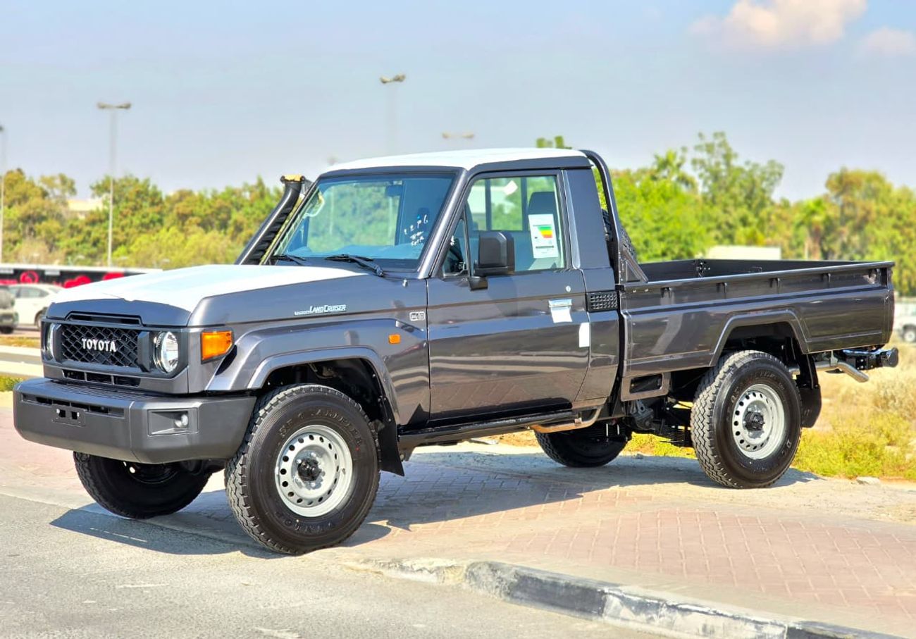 Toyota Land Cruiser 70 TOYOTA LC79 SINGLE CABIN PETROL 4.0 - AT - STD - E - DIFF LOCK - 2025 MODEL - GREY INSIDE GREY - GCC