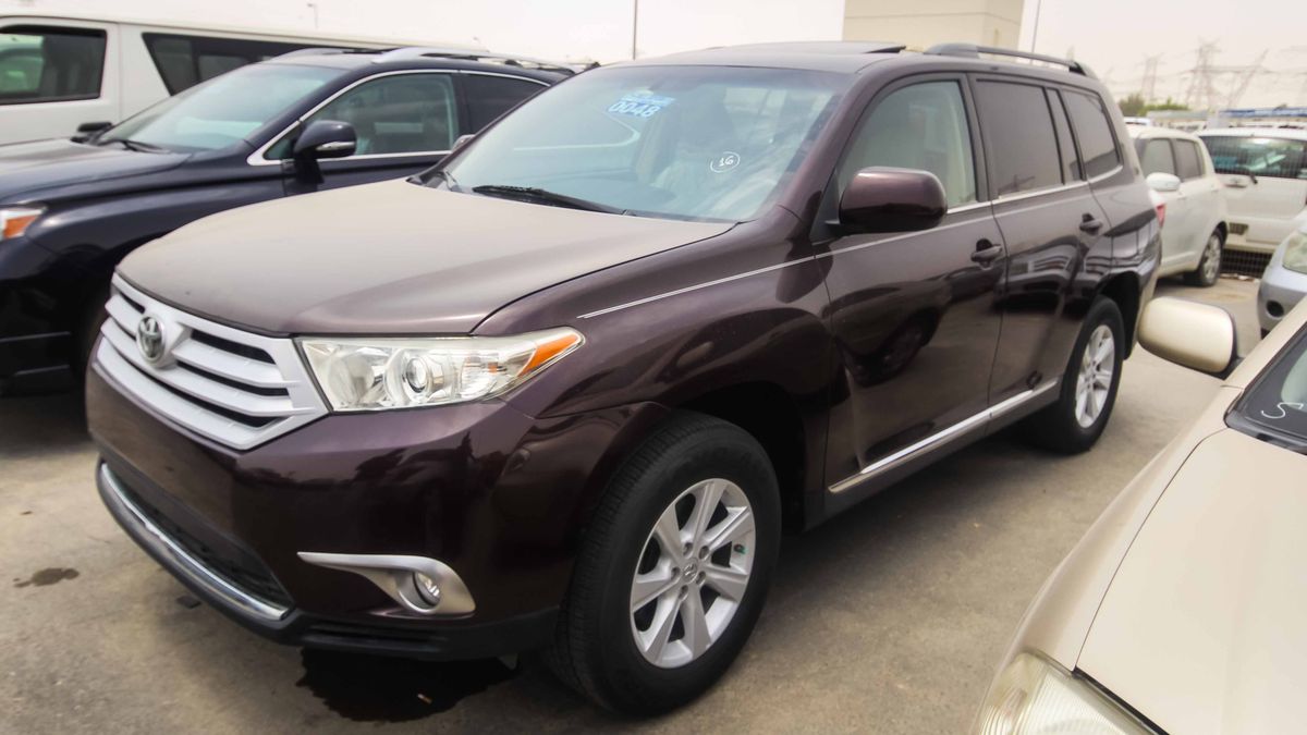 Toyota Highlander 4WD for sale: AED 55,000. Burgundy, 2014