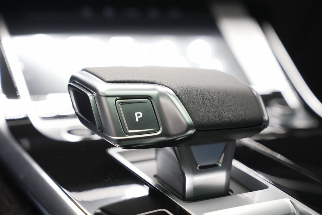 Audi Q8 55 TFSI quattro (340 HP) 2025 AUDI Q8 S-LINE 55 TFSI Quattro + 10% for local