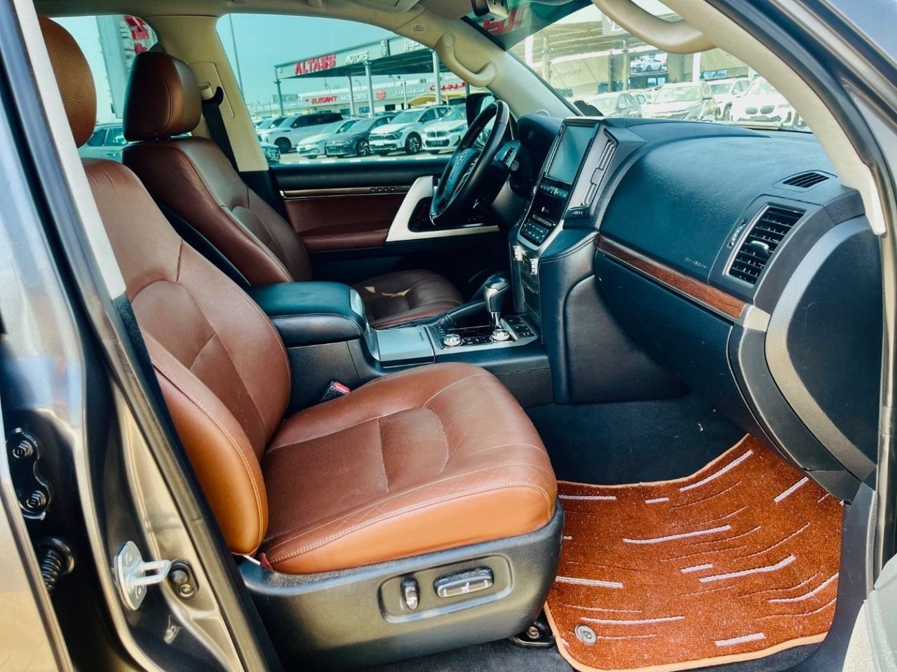 تويوتا لاند كروزر Toyota landcuriser VXR 5.7 V8 2019 Years full option Top the Range accident free