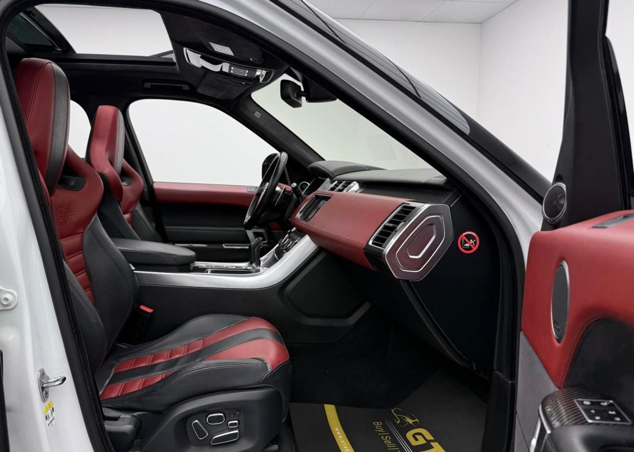 لاند روفر رينج روفر سبورت 2015 Range Rover Sport SVR, Full Service History, Excellent Condition, GCC