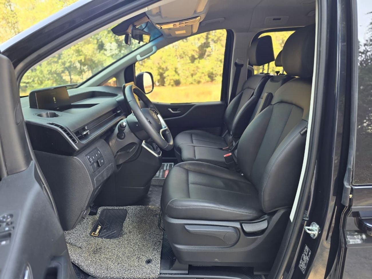 Hyundai Staria HYUNDAI STARIA 2023 DIESEL // LOW MILEAGE // 11 SEATES // FULL OPITION // PERFECT CONDITION