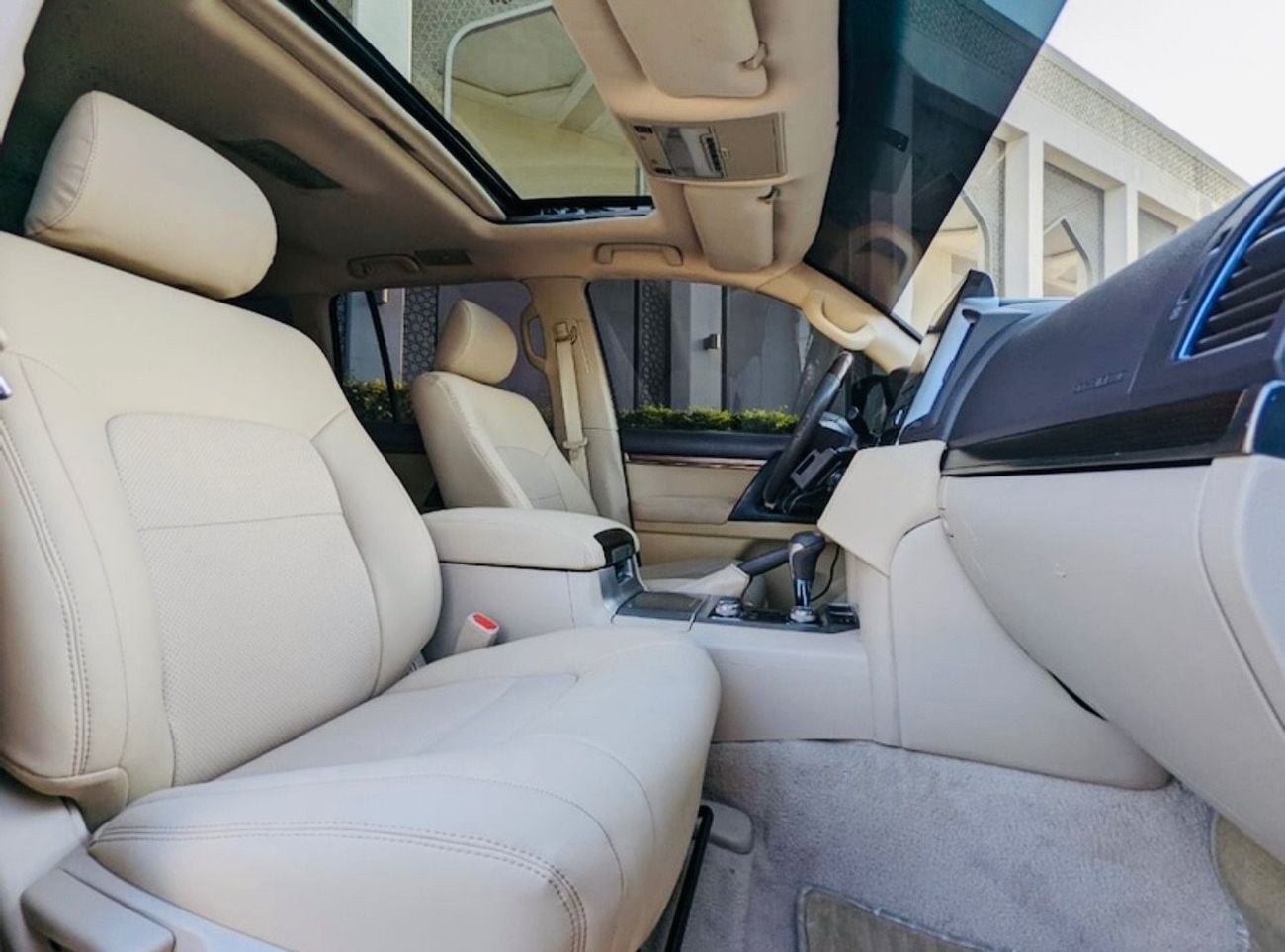 Toyota Land Cruiser GXR Toyota Land Cruiser 2021 black color v6 4.0L full option