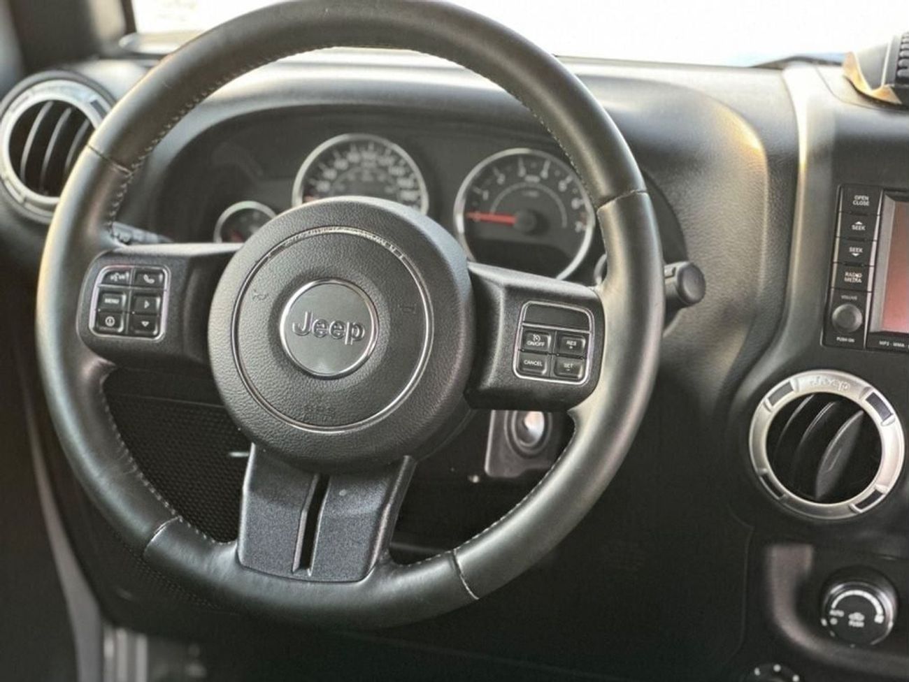 Jeep Wrangler Sahara 3.6L A/T