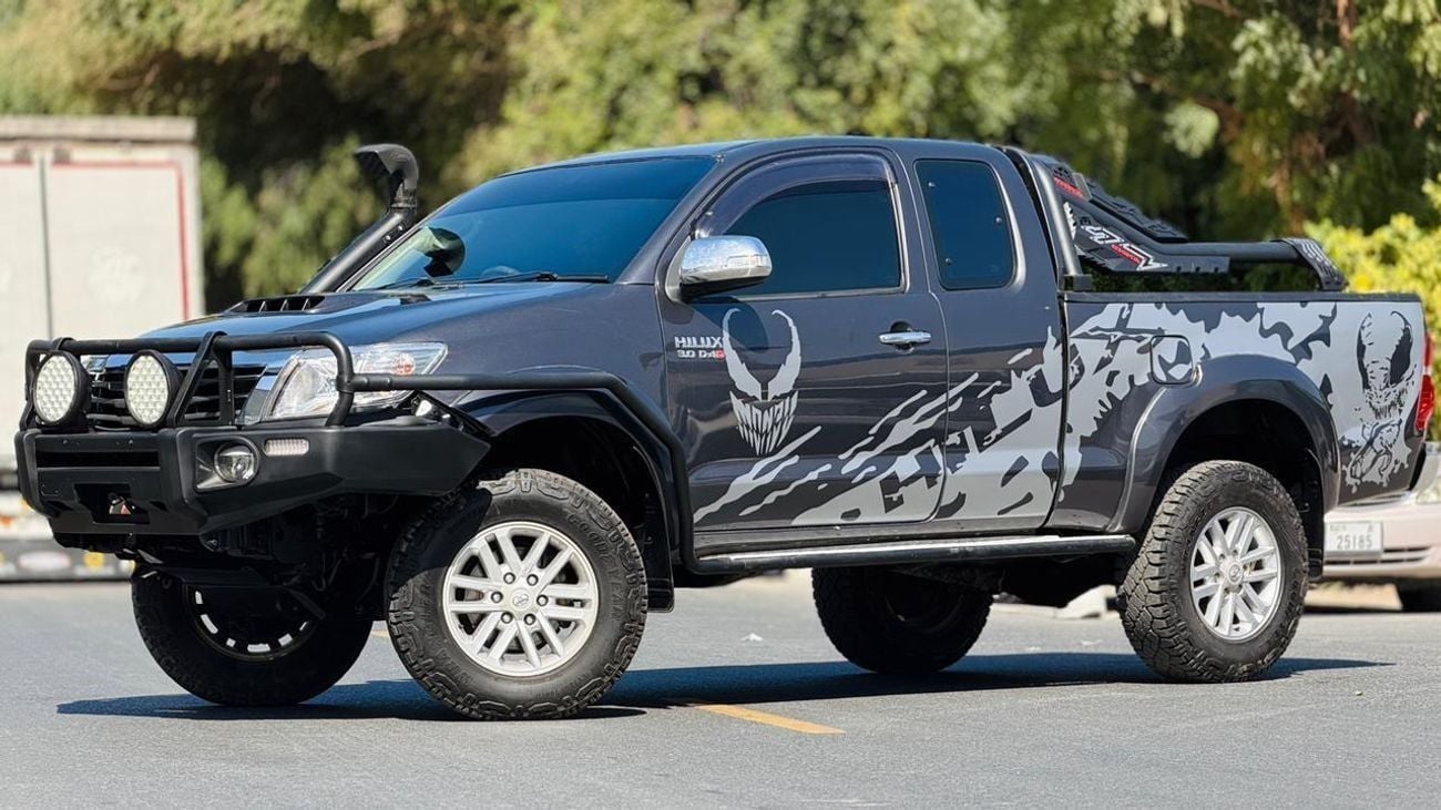 Toyota Hilux 2015 | 3.0L DIESEL | MT | RHD | HEAVY BULL BAR WITH LED LIGHTS | 4X4 H