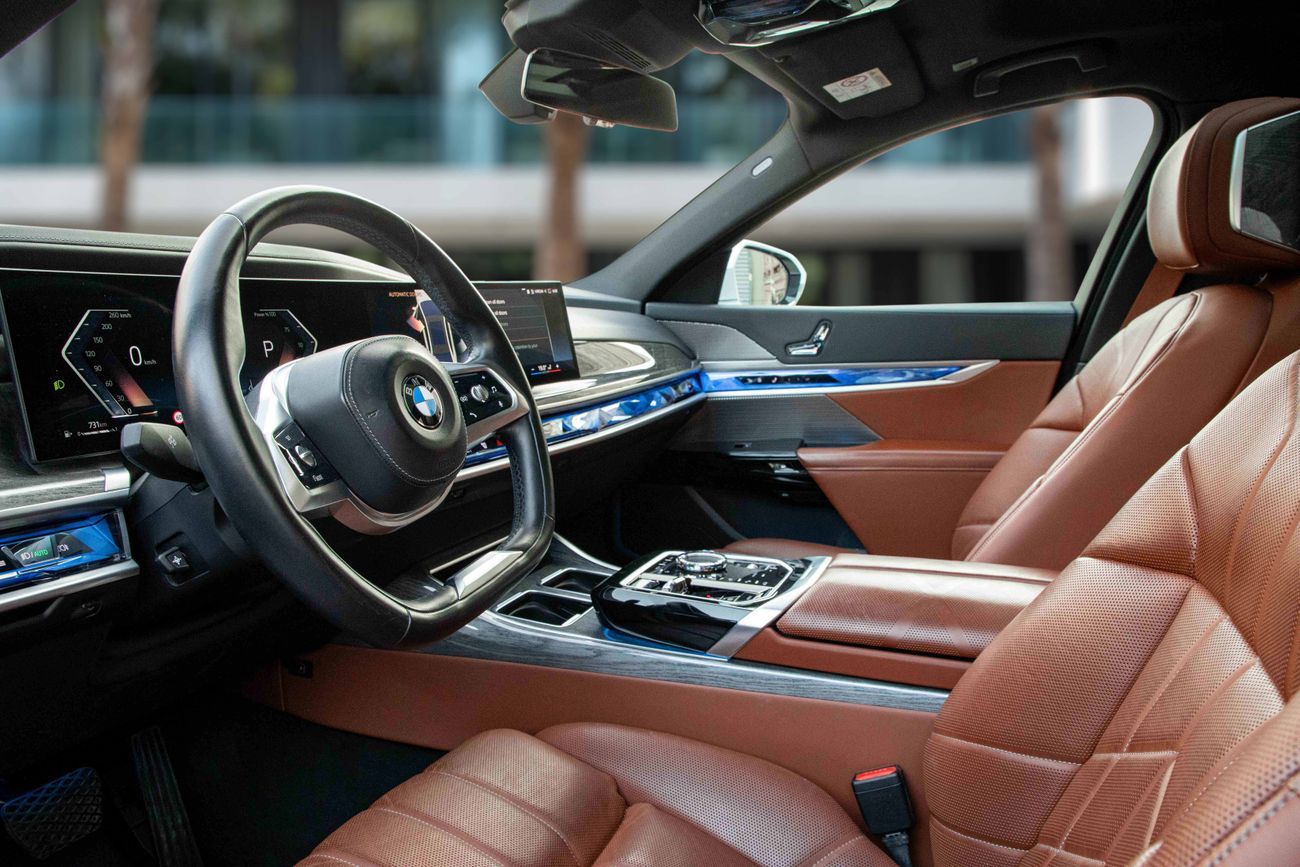 بي أم دبليو 735i 735 | 5,190 P.M | 0% Downpayment | BMW SERVICE HISTORY | UNDER WARRANTY!