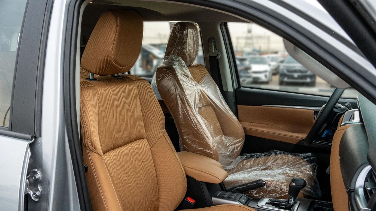 تويوتا فورتونر 2026 Toyota Fortuner VX 4.0L AT petrol (Silver-Tan)