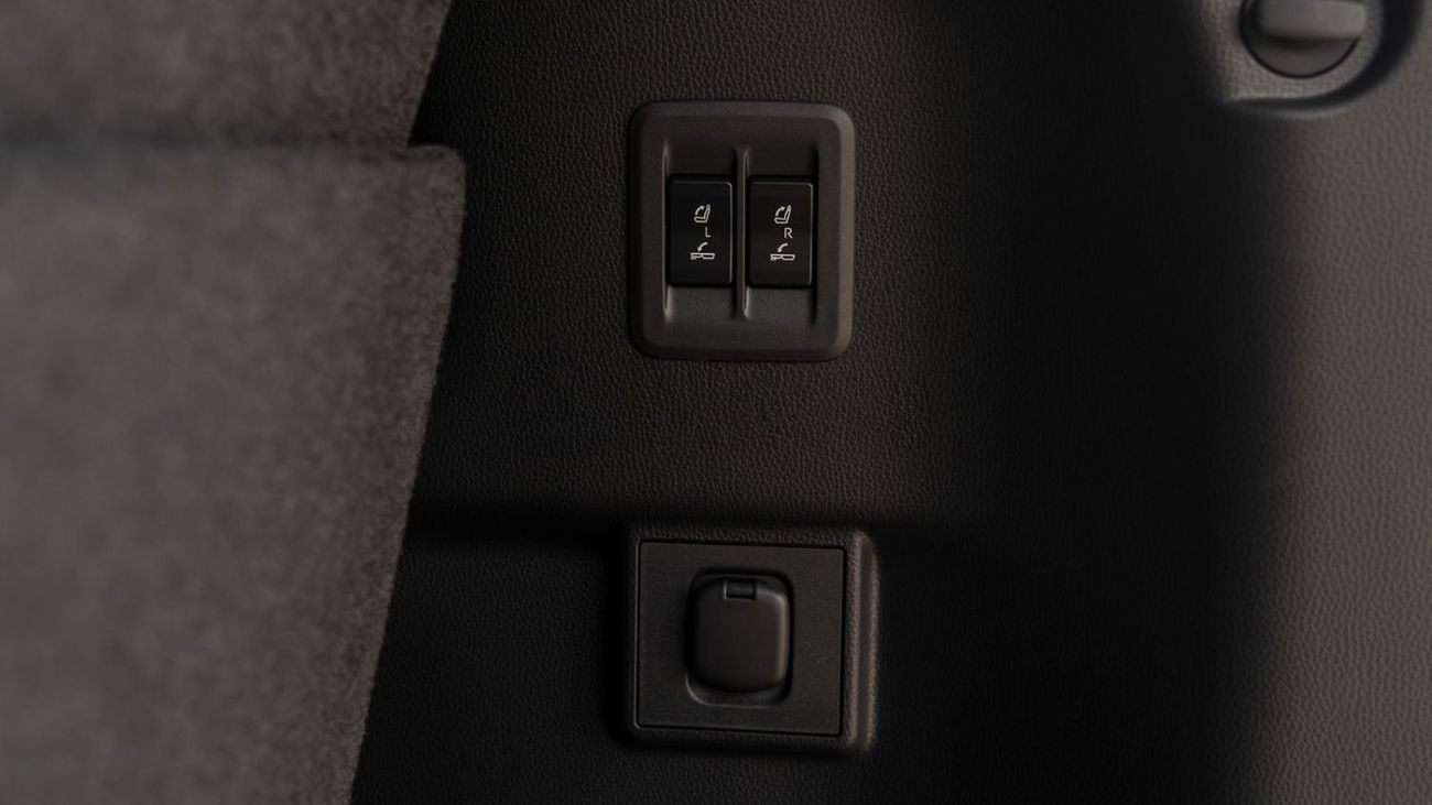 تويوتا برادو Toyota Prado Premium 2.4L petrol MY 2025