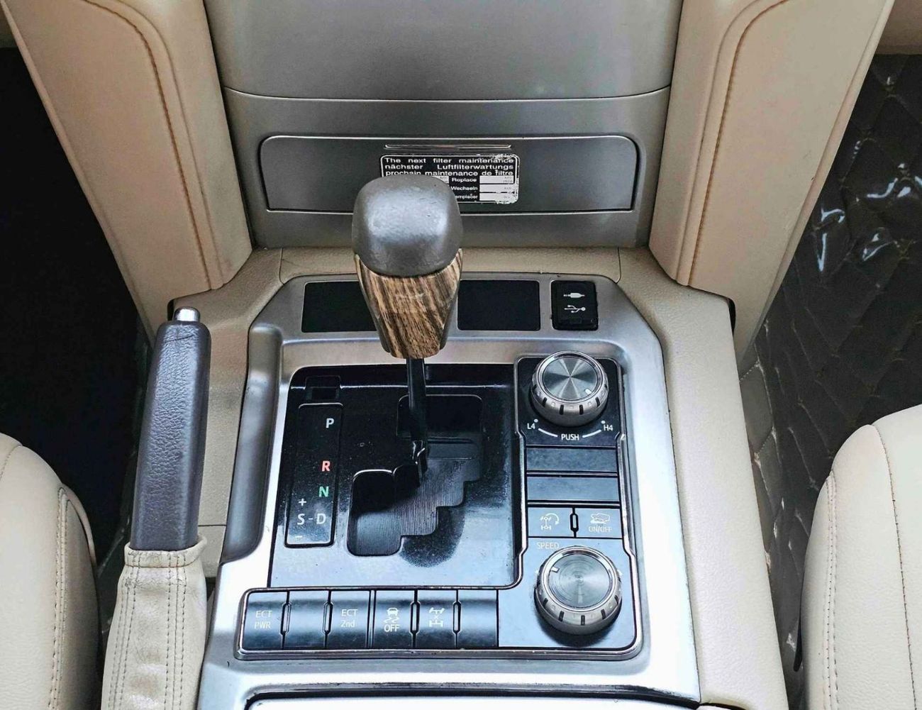 Toyota Land Cruiser VXR 4.6L 4WD Lhd Petrol Automatic 8 Cylinders 8 Seats 5 Doors