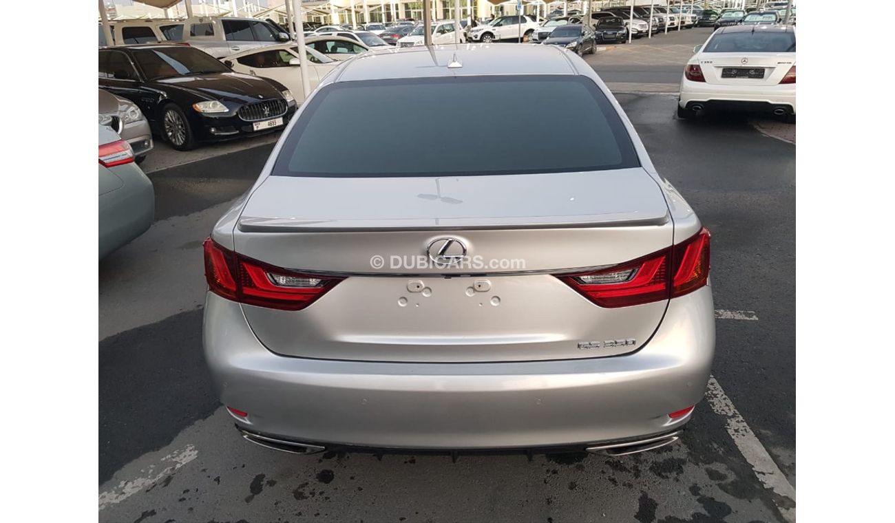 لكزس GS 350 لكزس جي اس 350  موديل 2014 السياره بحاله ممتازه من الداخل والخارج  فل اوبشن كاميرا خلفيه تحكم كهربي
