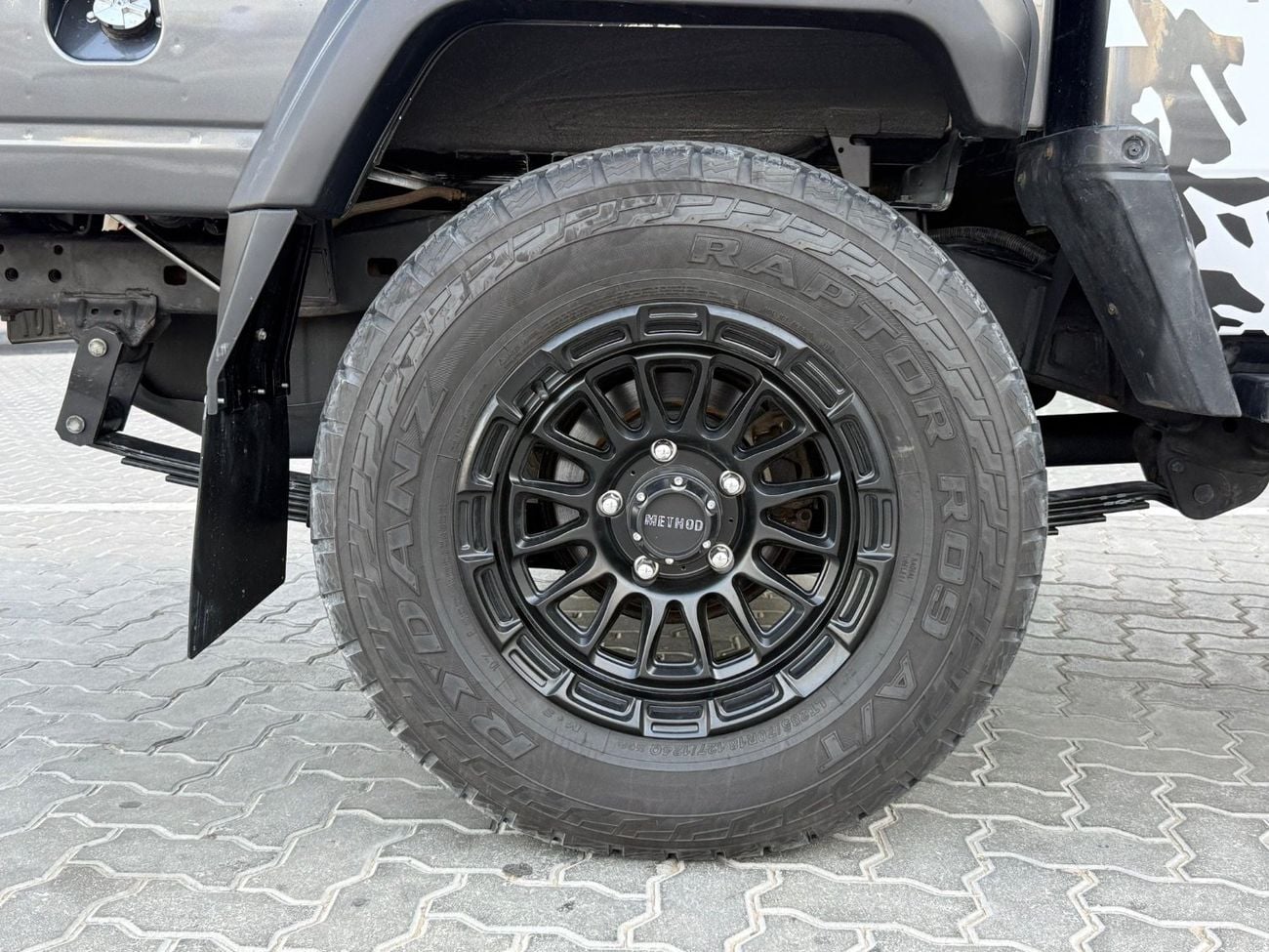 تويوتا لاند كروزر V8 GXL with Upgraded Shape