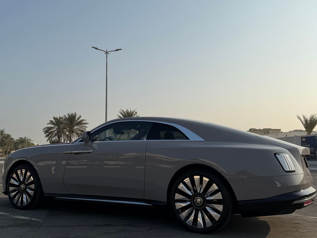 Rolls Royce Spectre STANDARD