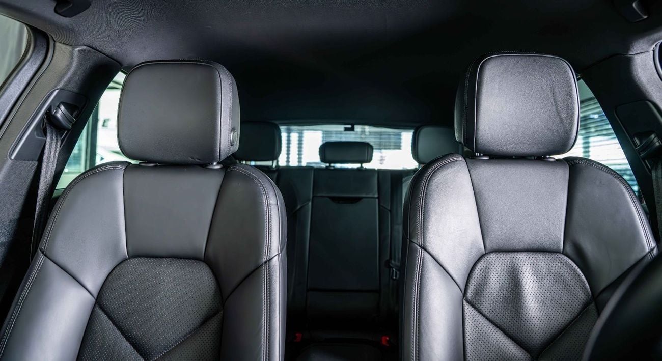 Porsche Macan S 3.0L (340 HP) Black On Black-21 Inch Rims-Red Brake Calipers-Low Mileage