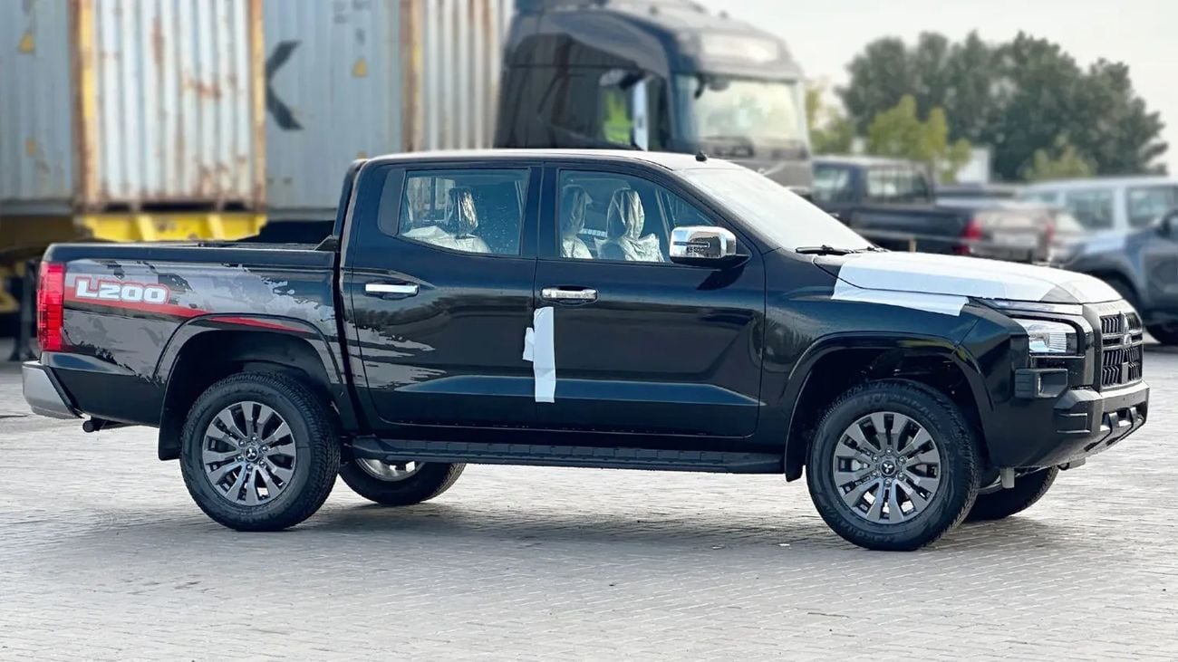 Mitsubishi L200 GLS 2.4L Petrol DC 4WD Manual