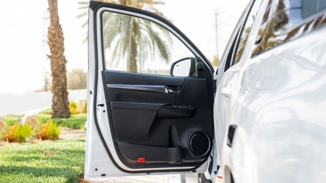 Toyota Hilux DC GR SPORT 4.0P AT 4X4 - WHITE