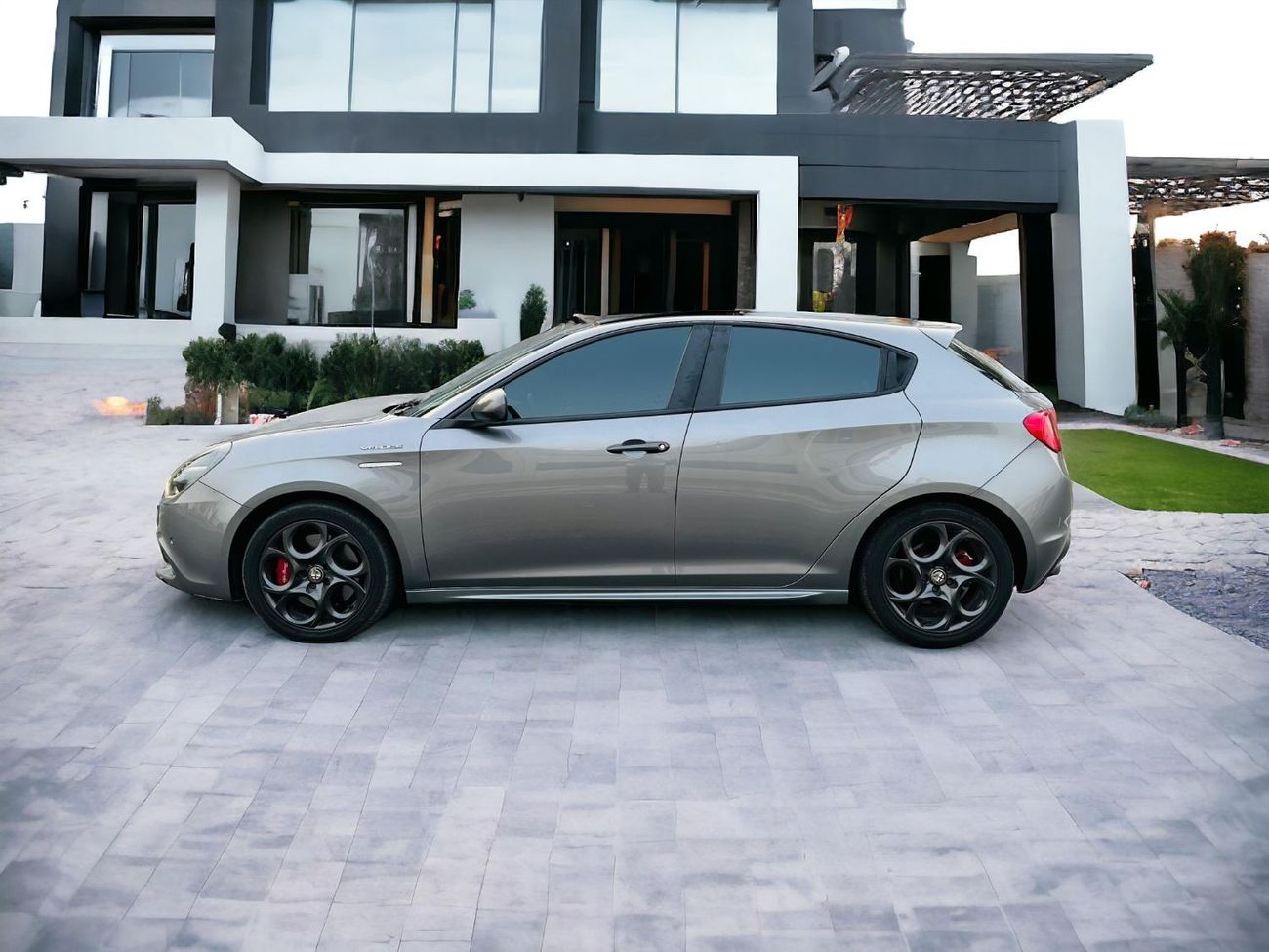 ألفا روميو جوليتا Veloce AED 710 PM | ALFA ROMEO GIULIETTA 1.8 TC I4 | GCC | 0% DP | WELL MAINTAINED | STYLING EXTERIO