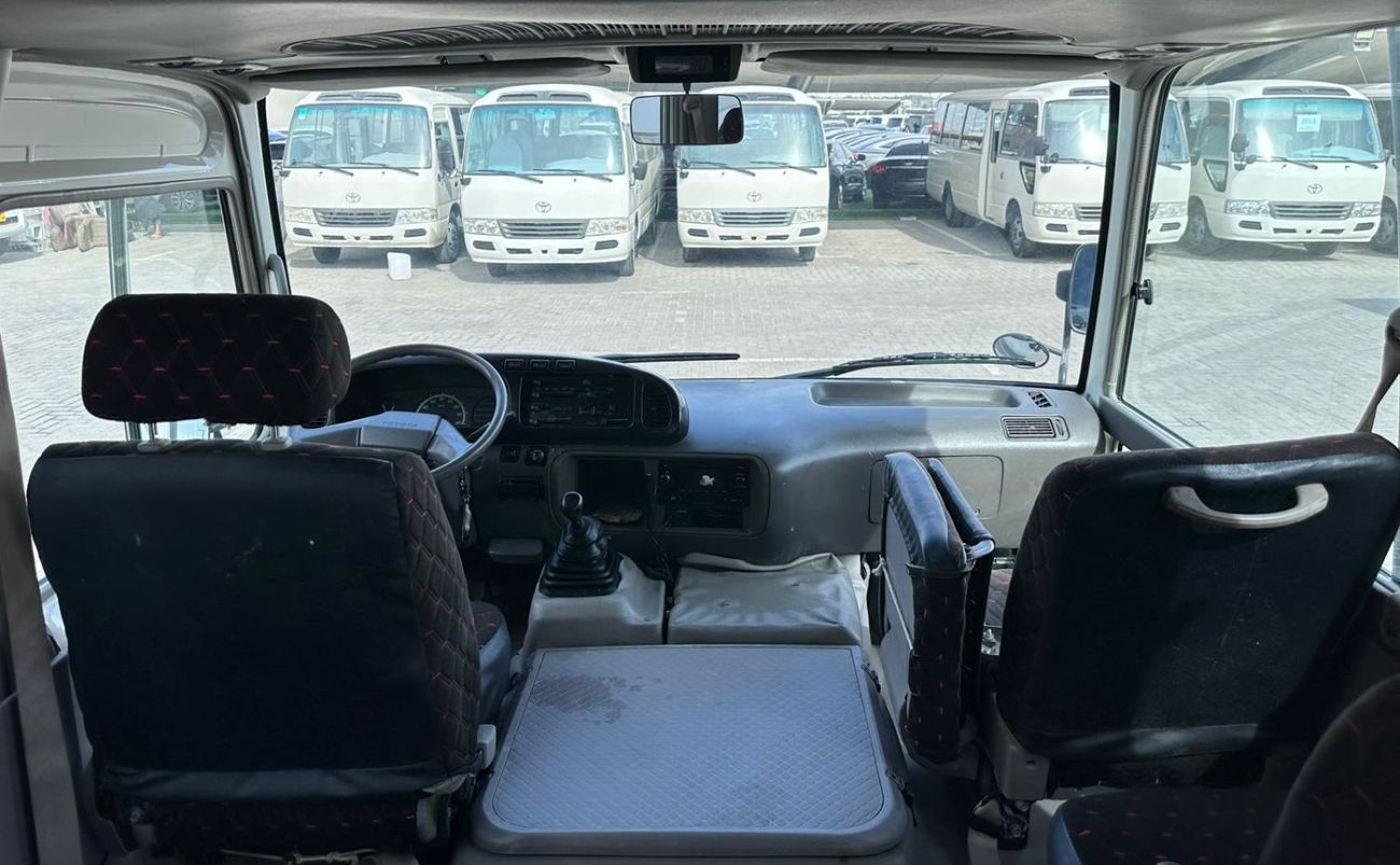 تويوتا كوستر Manual - Diesel - Bus - Rear Wheel Drive - 26 Seats - 2 Door